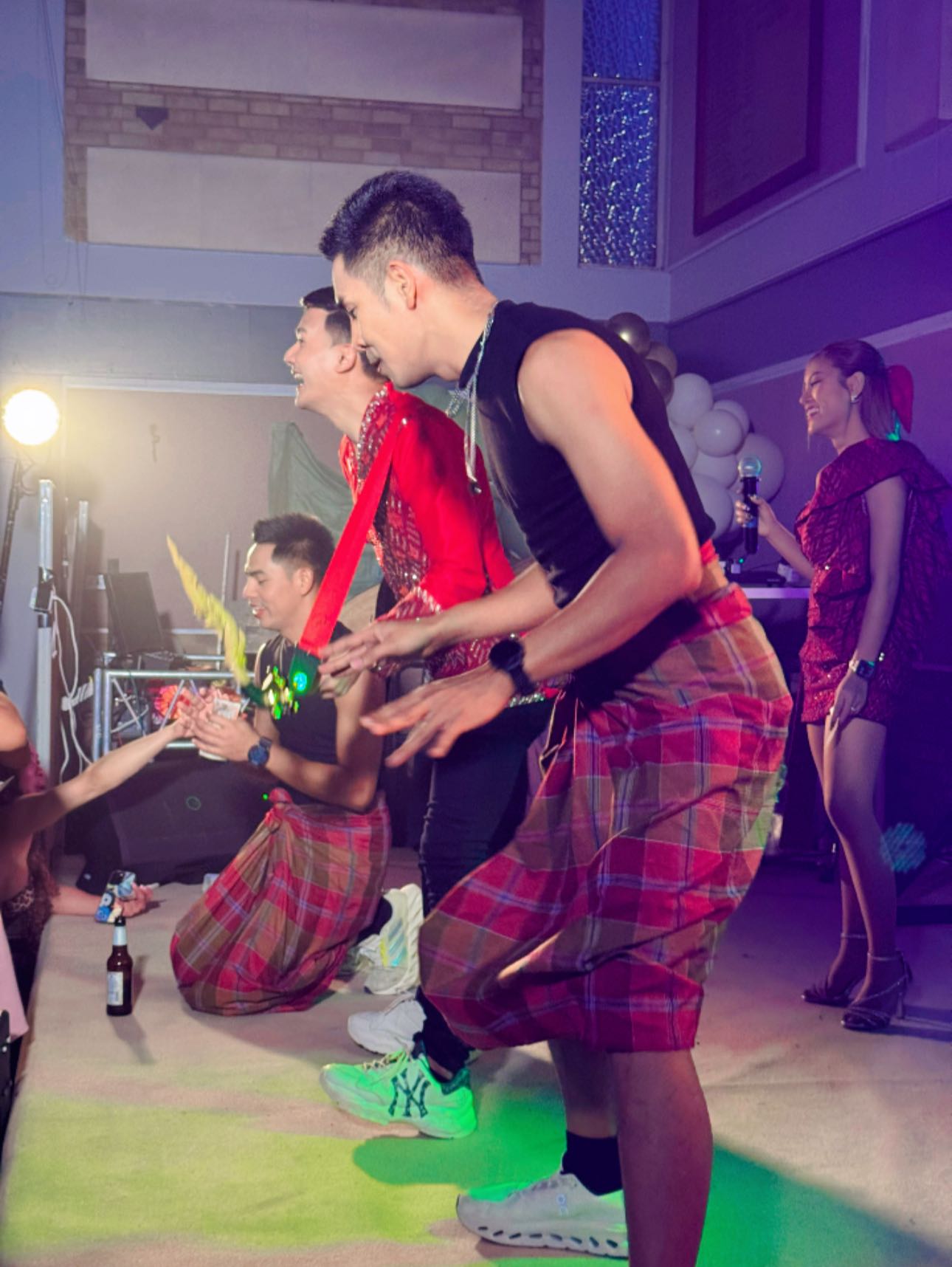 Dao Fa Pin - Mor Lam Concert in England